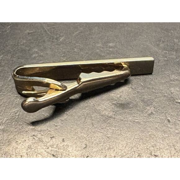 VTG Men's Gold Tone 1 1/2" Tie Clasp, Etched Deco Design - Picture 2 of 3